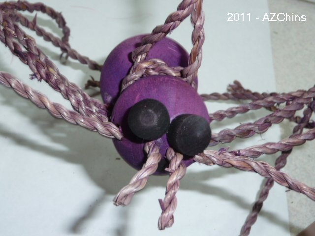 Spidertoyfront.jpg (49203 bytes)
