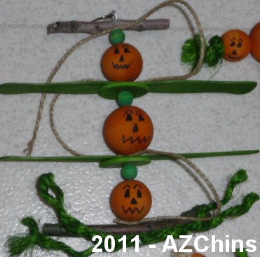 pumpkinhangingtoy.jpg (31803 bytes)